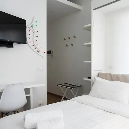 Youhosty - Sciesa 1 * Milan