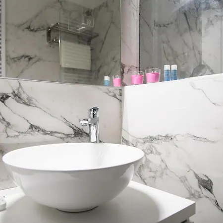 Apartment Youhosty - Sciesa 1 Milan